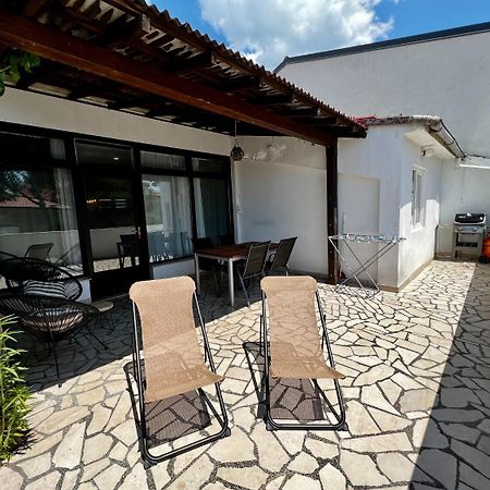 Apartment Denis - Great Location & Large Terrace Makarska Kültér fotó