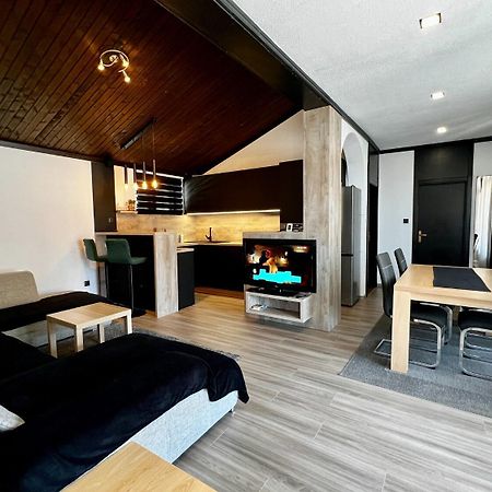 Apartment Denis - Great Location & Large Terrace Makarska Kültér fotó
