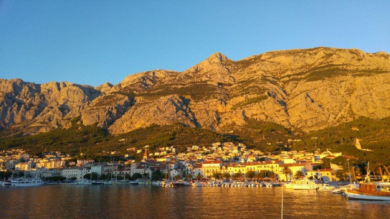 Apartment Denis - Great Location & Large Terrace Makarska Kültér fotó