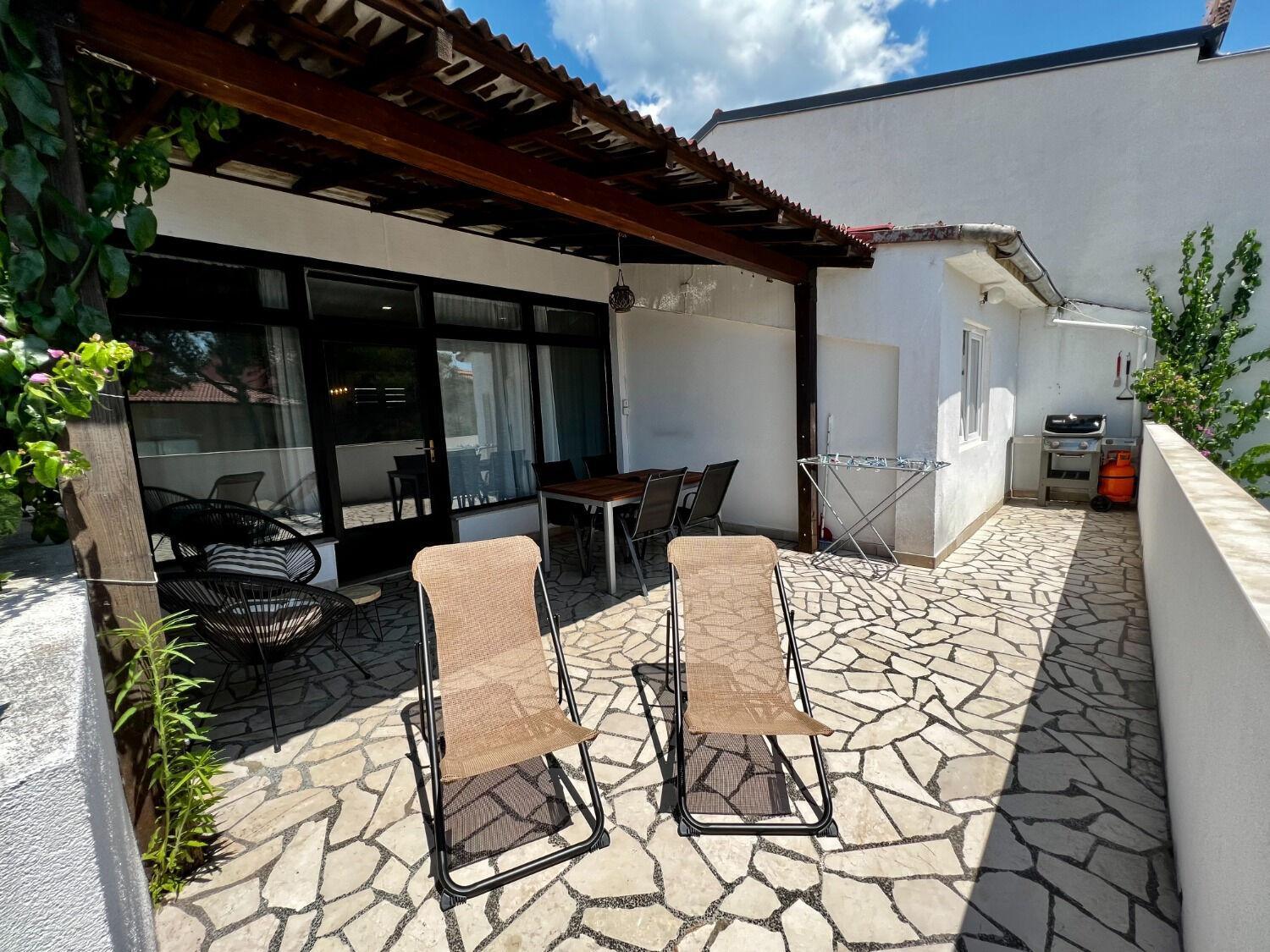 Apartment Denis - Great Location & Large Terrace Makarska Kültér fotó